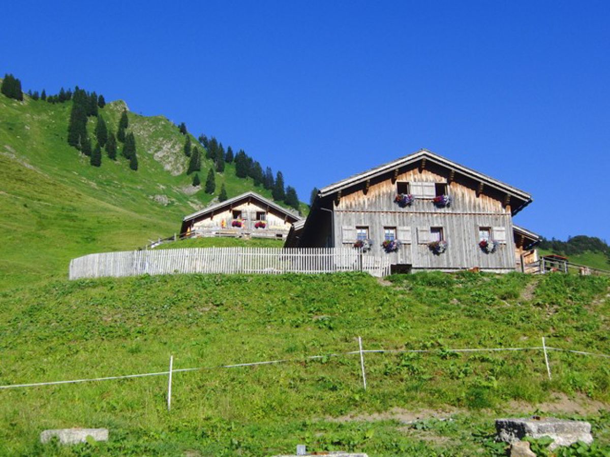 Alpine hut GarmilhÃ¼tte ski mountain hut