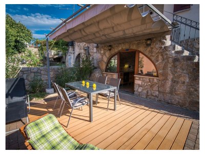 Holiday apartment Marjan – 100 m² große Terrasse, Steinhaus mit Garten in Kornic - Holiday apartment