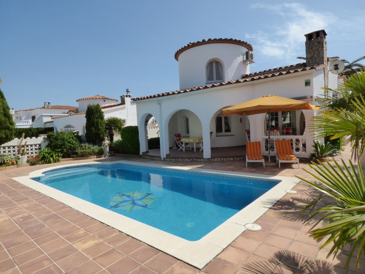 Villa Tower Villa at Canal Paradies 28 with Pool