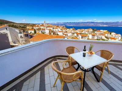 Holiday apartment Vjeko 2 – Panoramablick auf das Meer und die Altstadt, 2 Terrassen in Vrbnik - Holiday apartment