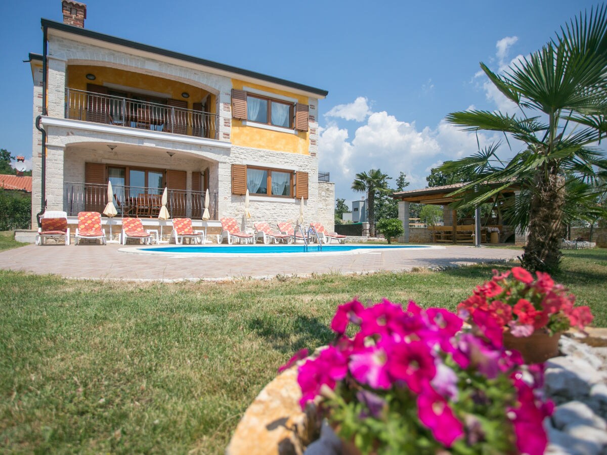 Holiday house Haus mit Schwimmbad "Nevena" - Outdoor photo 2
