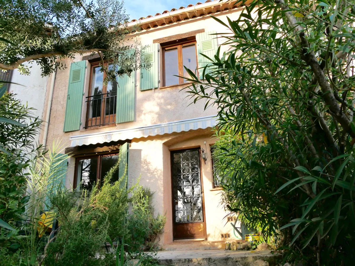 Holiday house Typical country house "Soleil" with lots of greenery
