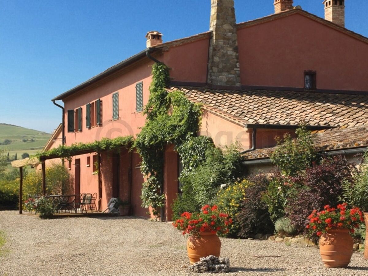 Holiday house Country house with pool for up to 17 people