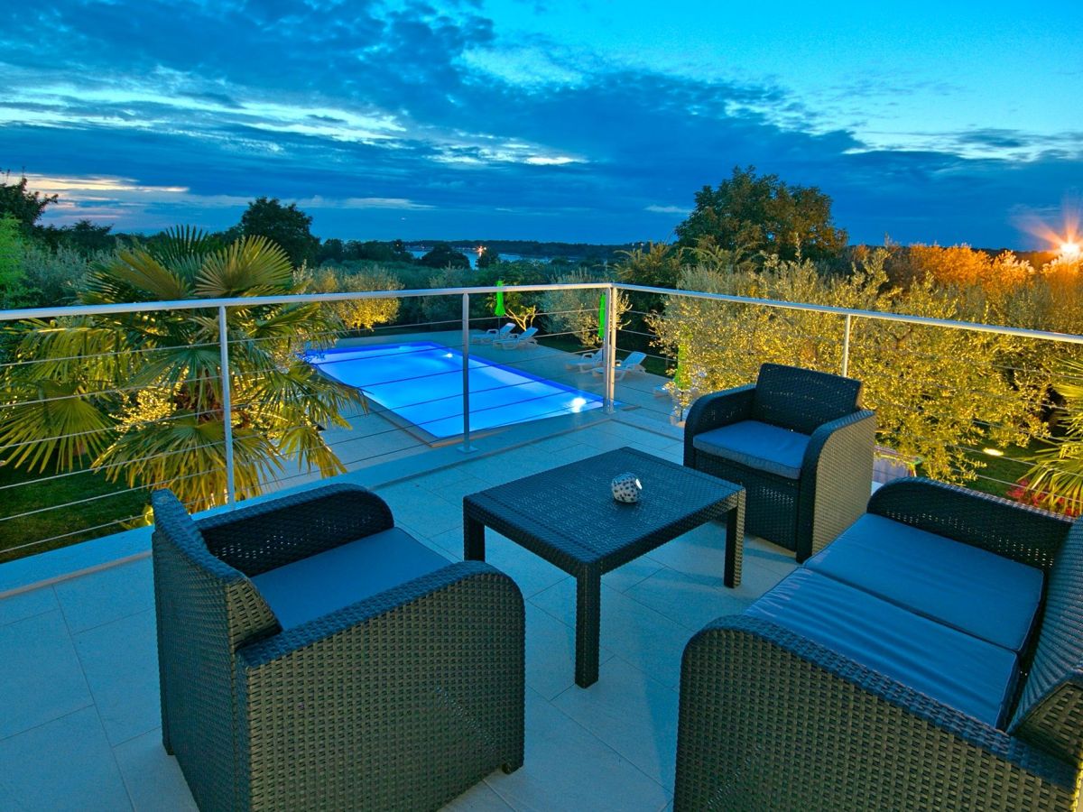 Holiday apartment Livija with pool