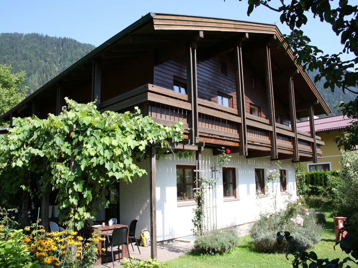 Cottage Country House Goldegg near Ski Slopes