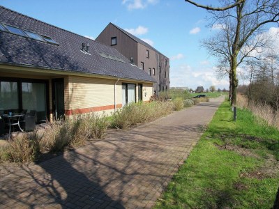 Holiday house Luxuriöses Ferienhaus am Waldrand in Langweer - Outdoor photo 6
