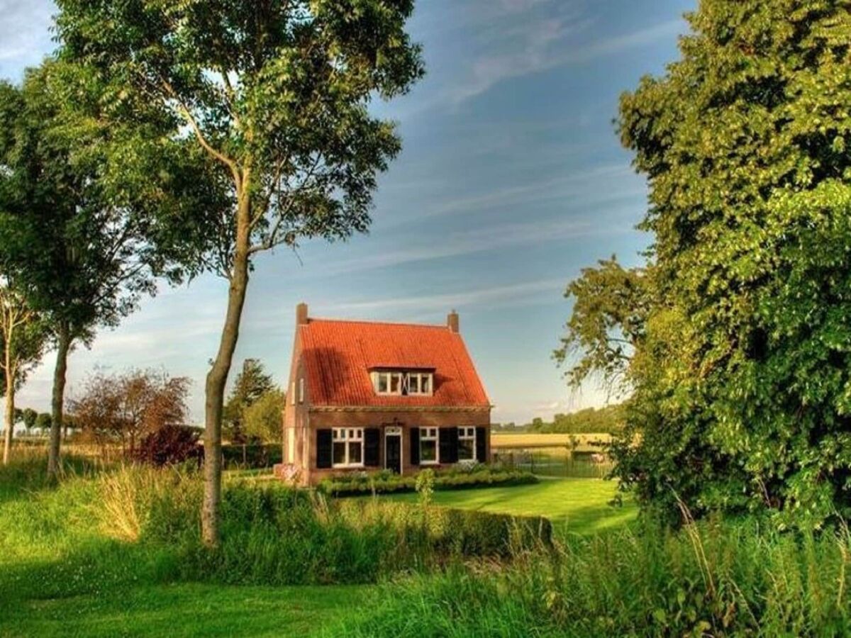 Farmhouse Spacious farmhouse in IJzendijke with garden - Outdoor photo 4