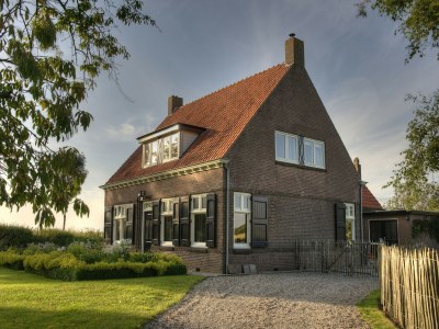 Farmhouse Spacious farmhouse in IJzendijke with garden in Schoondijke - Farmhouse