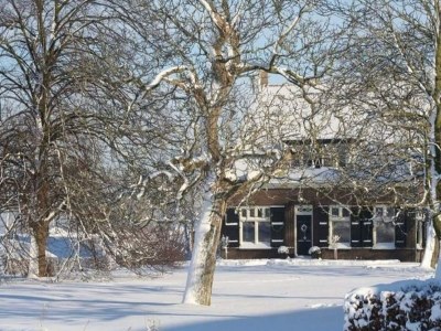 Farmhouse Spacious farmhouse in IJzendijke with garden - Outdoor photo 5