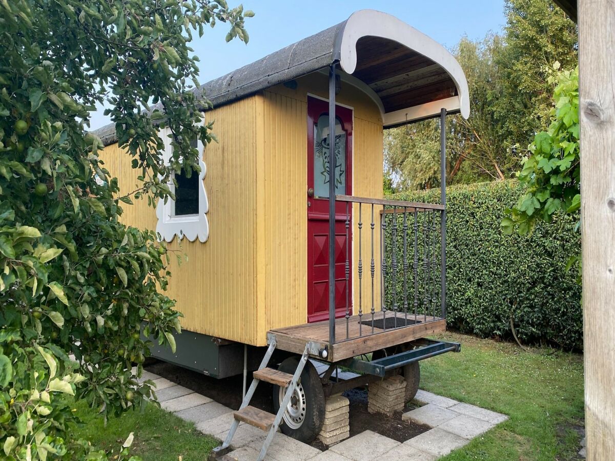 Holiday house Zigeunerwagen in Weideblick mit Tieren