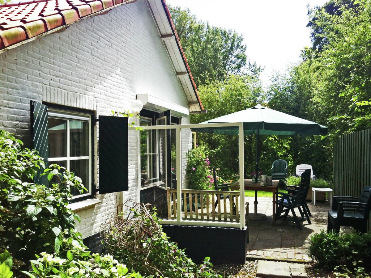 Holiday house Schönes Ferienhaus Zeeroos in Zeeland - Outdoor photo 3