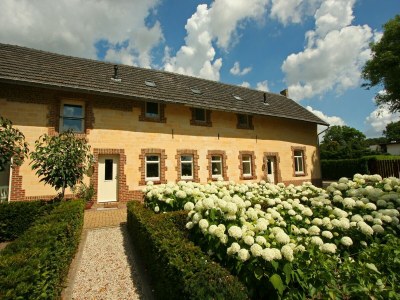 Farmhouse Farmhouse Wijlre near Scenic Lake - Outdoor photo 5