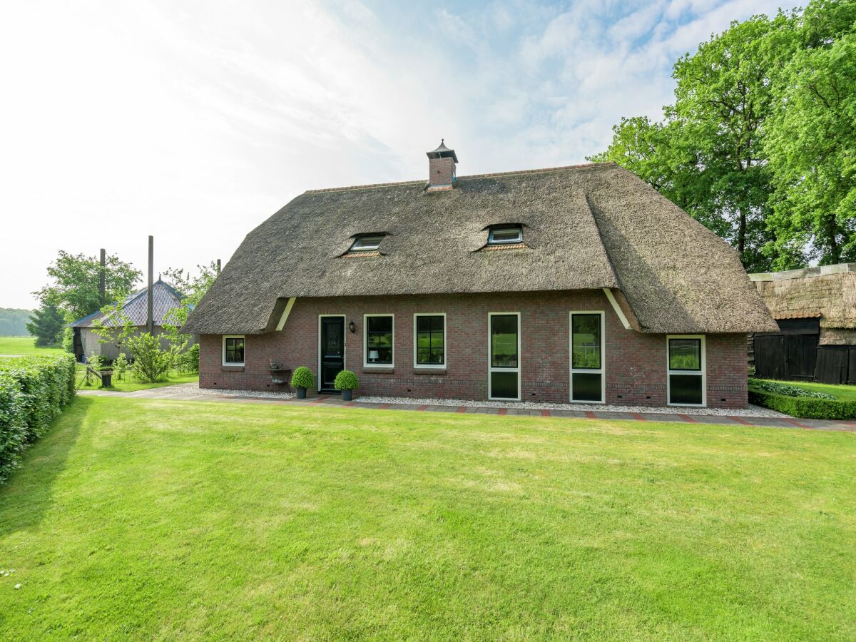 Farmhouse Bauernhaus in Rheeze am Wald für 20 Von Belvilla - Outdoor photo 4