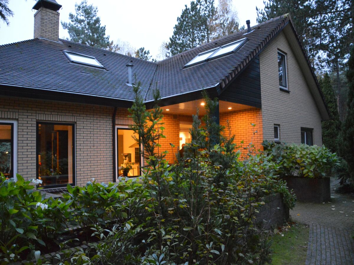 Villa Woodland Group Villa near Veluwe & Campfire