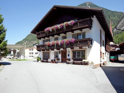 Apartment Apartment in Austria with Mountain Views in Laengenfeld - Apartment