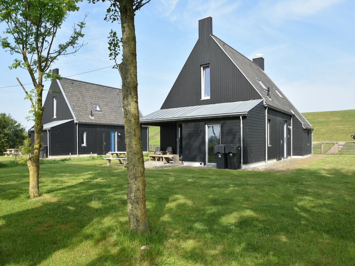 Villa Detached villa on the Zeedijk with view