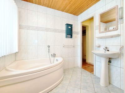 Holiday house Ferienhaus in Schönberg mit Whirlpool - Features photo 25