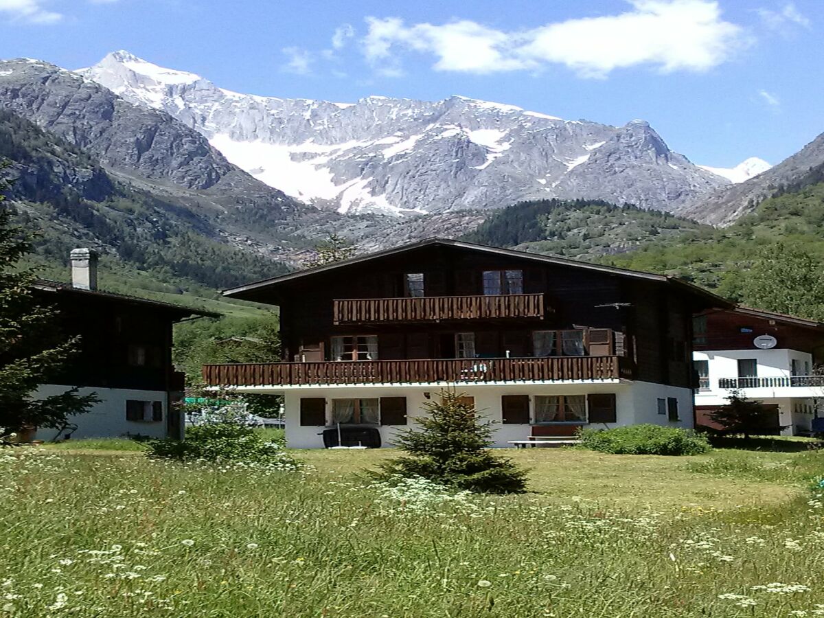 Apartment Chalet in Fieschertal with Stunning Views - Outdoor photo 2