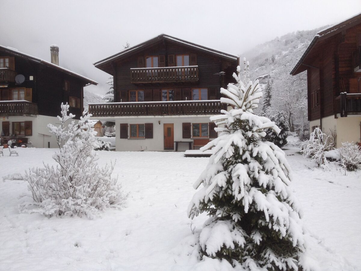 Apartment Chalet in Fieschertal with Stunning Views - Outdoor photo 3
