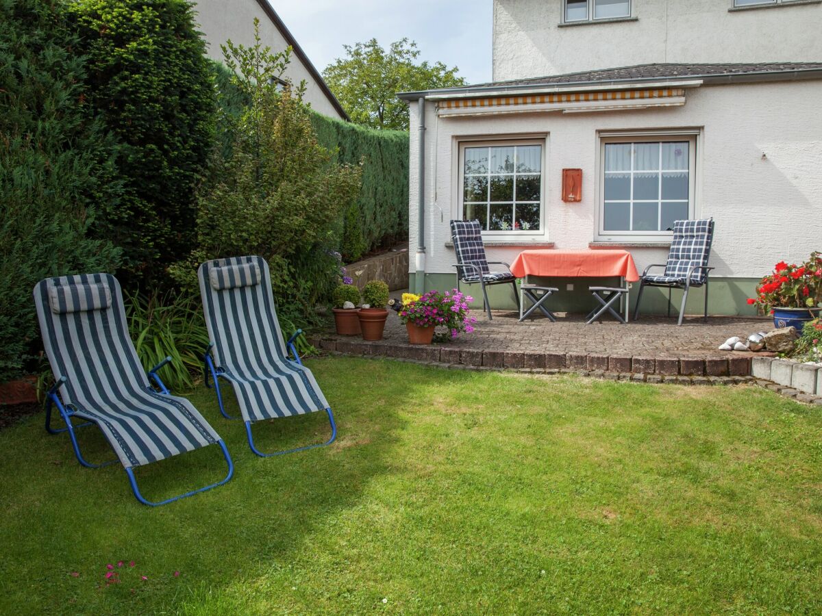 Apartment Attraktive Wohnung in Bettenfeld mit Garten
