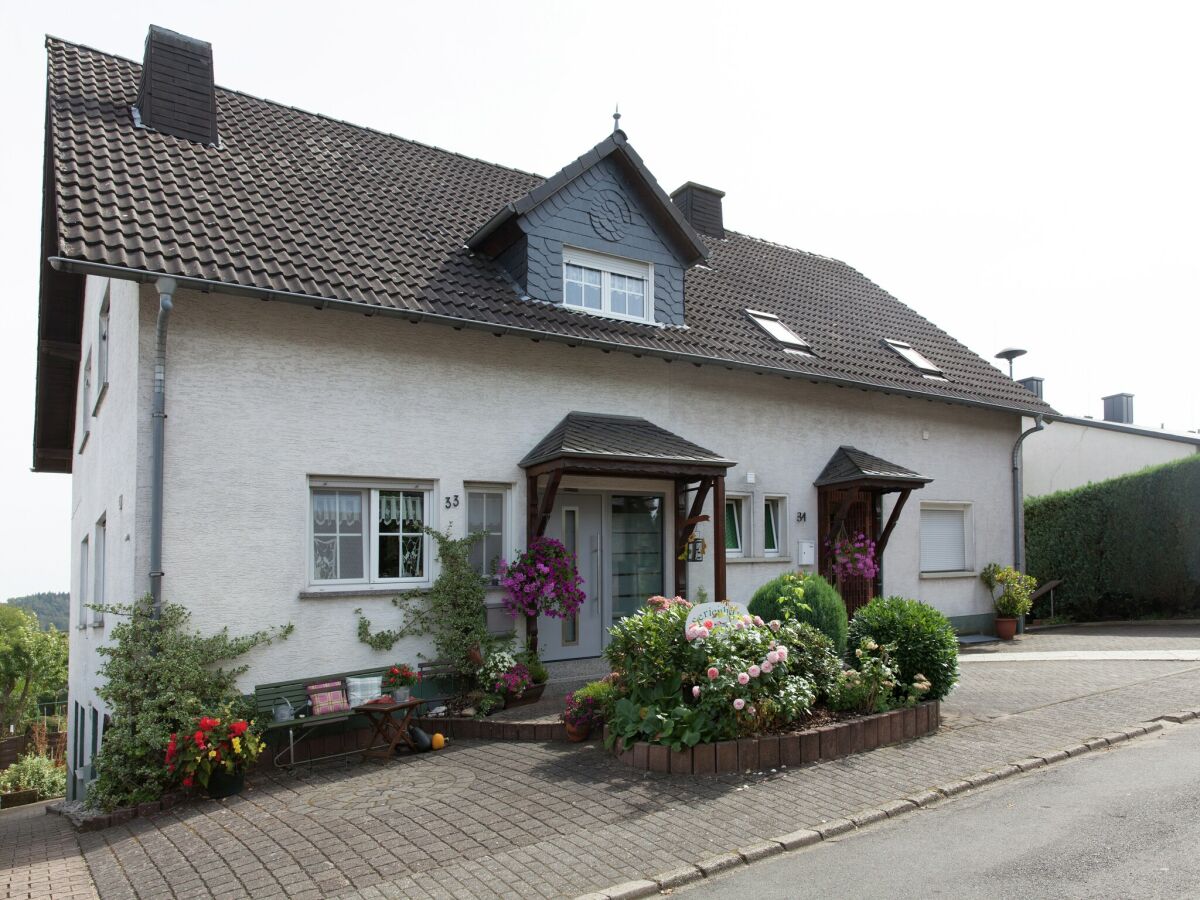 Apartment Attraktive Wohnung in Bettenfeld mit Garten - Outdoor photo 3