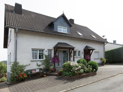Apartment Attraktive Wohnung in Bettenfeld mit Garten - Outdoor photo 3