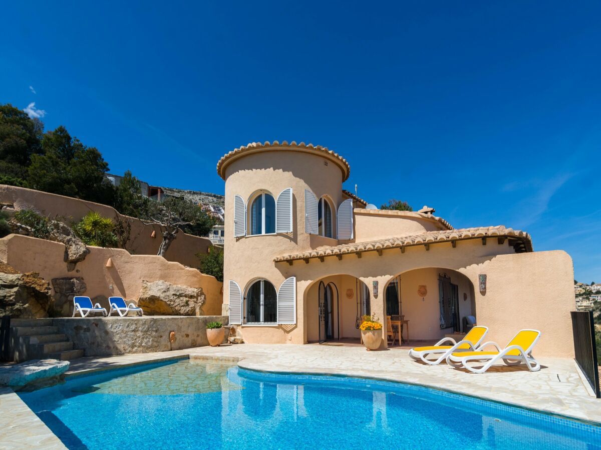 Villa Villa with Sea Breeze Charm