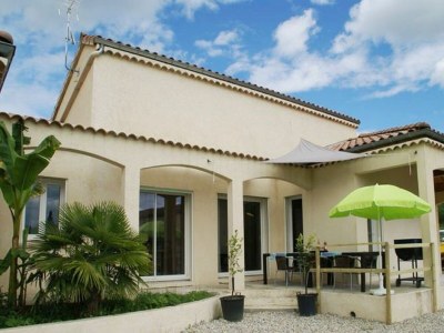 Holiday house Modernes Ferienhaus mit beheiztem Pool - Outdoor photo 2
