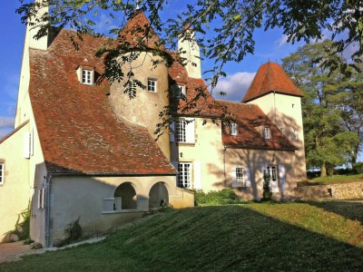 Castle Schloss in Le Veurdre am Wald und Fluss in Lurcy-Lévis - Castle