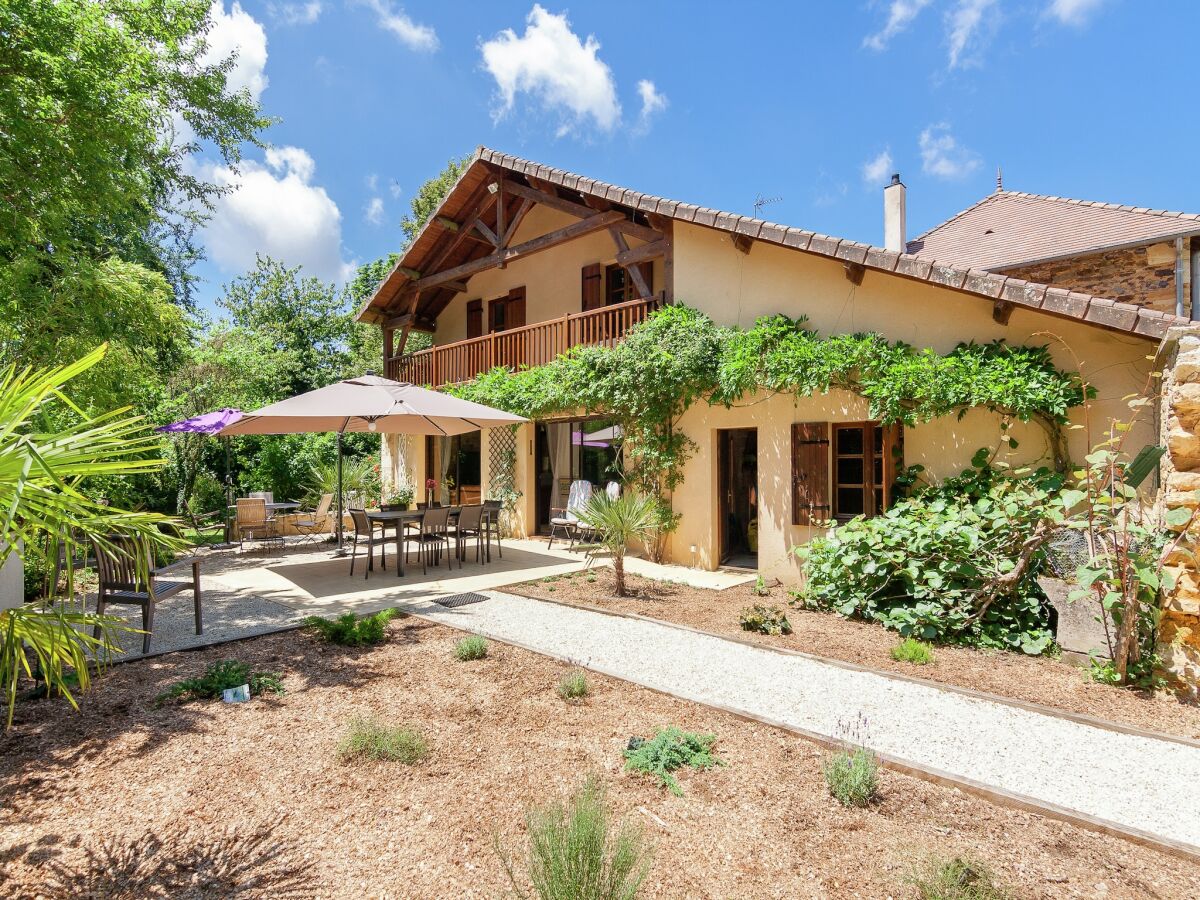 Holiday house Geräumiges Bauernhaus mit Pool