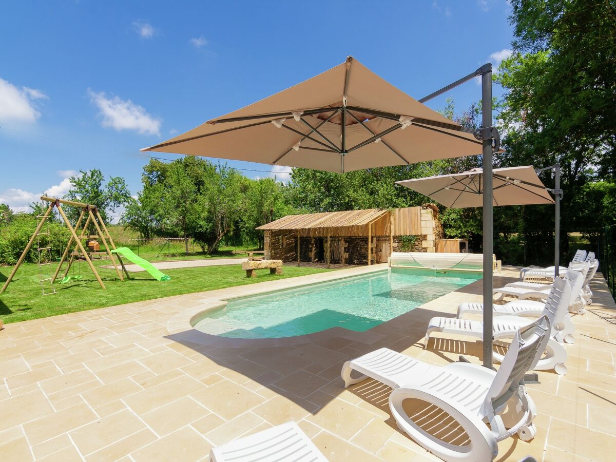 Holiday house Geräumiges Bauernhaus mit Pool - Outdoor photo 3