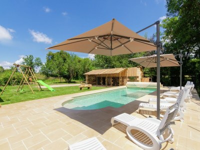 Holiday house Geräumiges Bauernhaus mit Pool - Outdoor photo 3