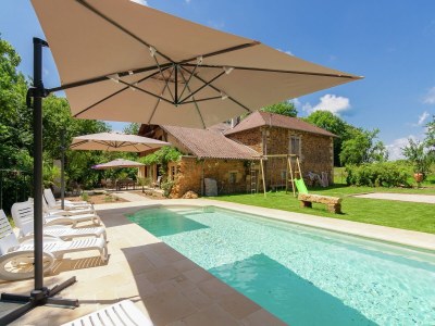 Holiday house Geräumiges Bauernhaus mit Pool - Outdoor photo 13