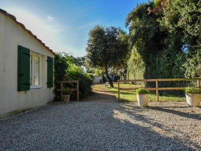 Holiday house Modernes Ferienhaus in Sainte-Marie-de-Ré in Meeresnähe - Outdoor photo 10