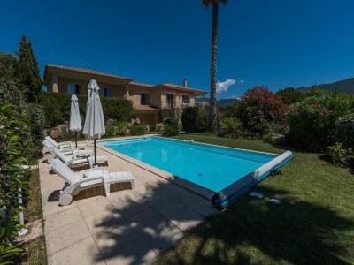 Villa Geräumige Villa mit Pool - Villa