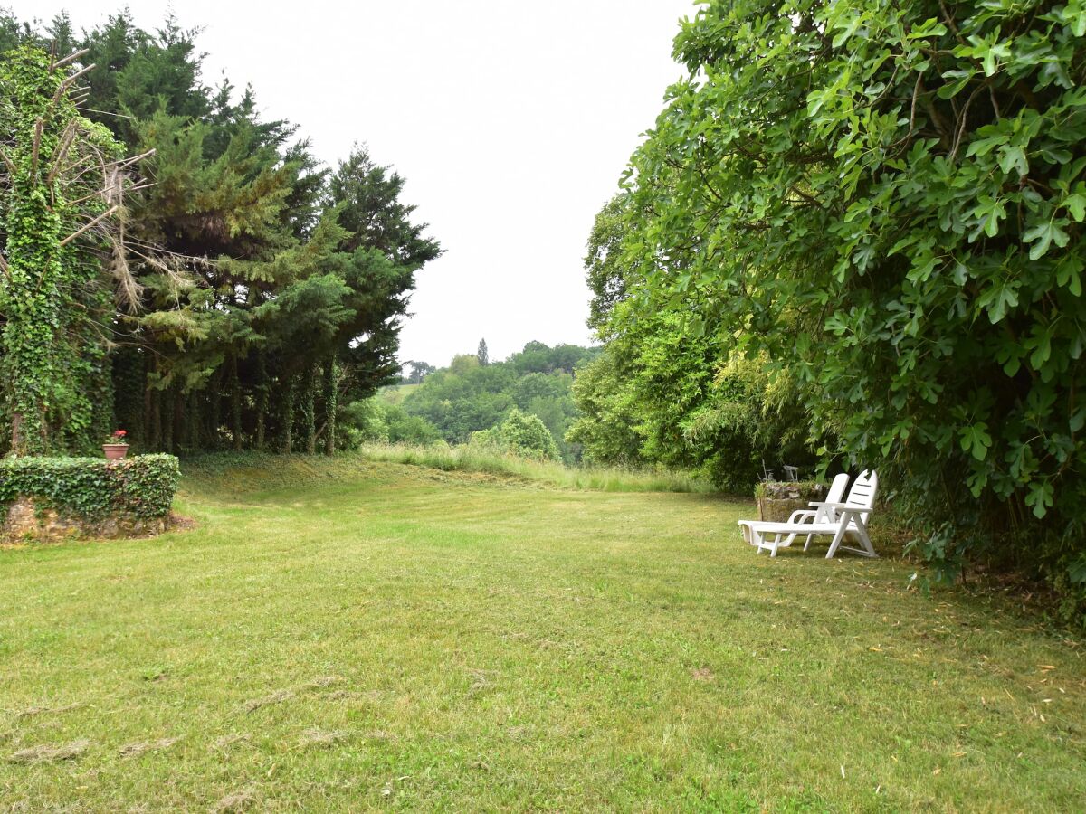 Holiday house Malerisches Haus in Berbiguières - Outdoor photo 2