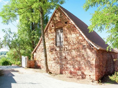 Holiday house Beautiful holiday home with pool in Teillots - Outdoor photo 4