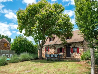 Holiday house Beautiful holiday home with pool in Teillots - Outdoor photo 16