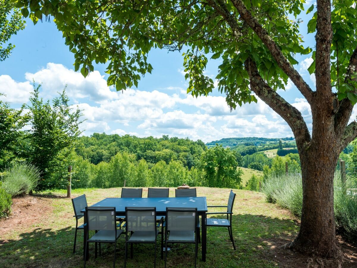 Holiday house Tranquil holiday home with private pool - Outdoor photo 2