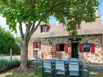 Holiday house Tranquil holiday home with private pool - Outdoor photo 8