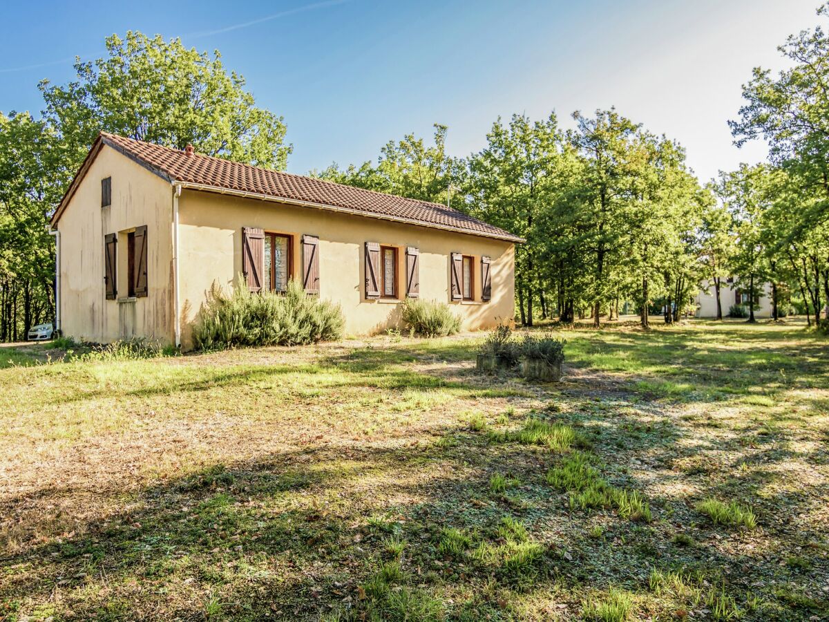 Holiday house Holiday home with swimming pool