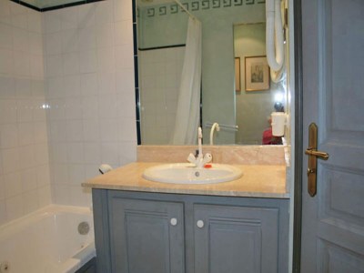 Apartment Apartment in Rhone Alpes near Ski Slopes - Features photo 10