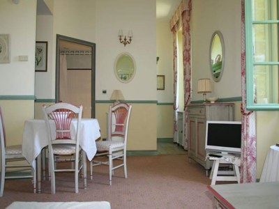Apartment Apartment in Rhone Alpes near Ski Slopes - Features photo 11