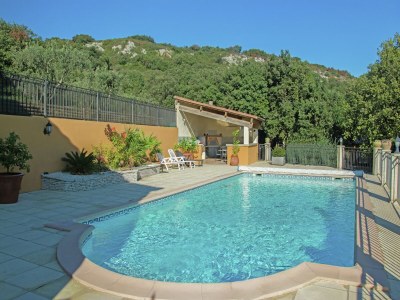 Villa Villa in Lédenon with Private Pool - Outdoor photo 2