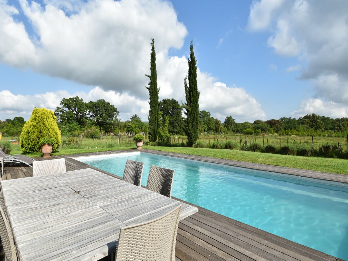 Villa Wunderschönes Bauernhaus mit Pool und Garten