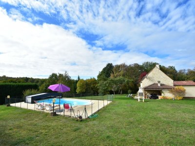 Holiday house Spacious holiday home with private pool - Outdoor photo 4