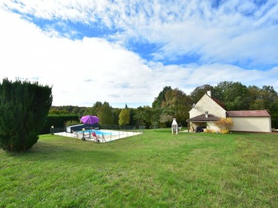 Holiday house Spacious holiday home with private pool - Outdoor photo 8