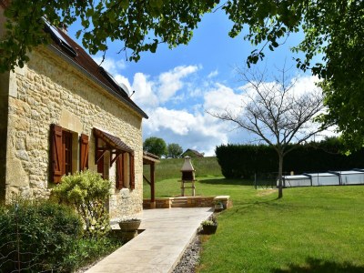 Holiday house Spacious holiday home with private pool - Outdoor photo 9