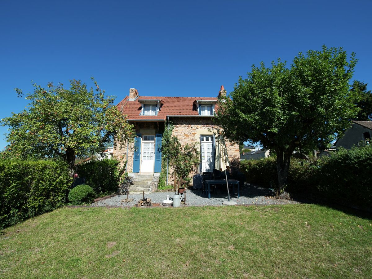 Holiday house Unique holiday home in Saint-Honoré-les-Bains - Outdoor photo 5