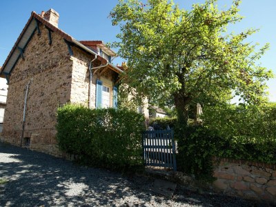 Holiday house Unique holiday home in Saint-Honoré-les-Bains - Outdoor photo 3